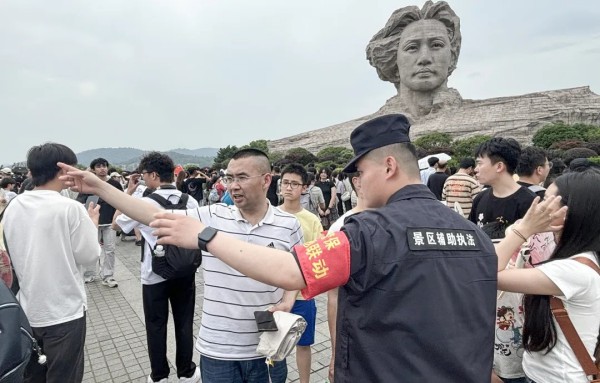 湖南尊龙时凯集团有限公司,长沙城市交通,校车运营,安保服务,新能源科技